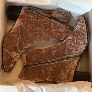 Chloé Velvet Boots